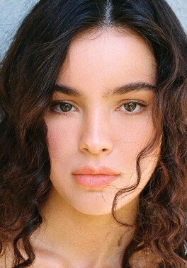 /models/Anya Spivak/R1-08320-009A.jpg